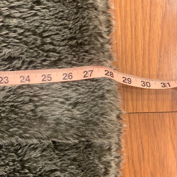 Aritzia Talula Faux Fur Vest Jacket - Picture 12 of 16